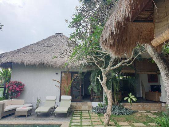 Tropical Balinese Freehold Villa Walking Distance To The Beach