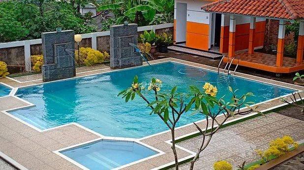 Rumah 3 Lantai Bagus Furnished Sertifikat Hak Milik di Bogor