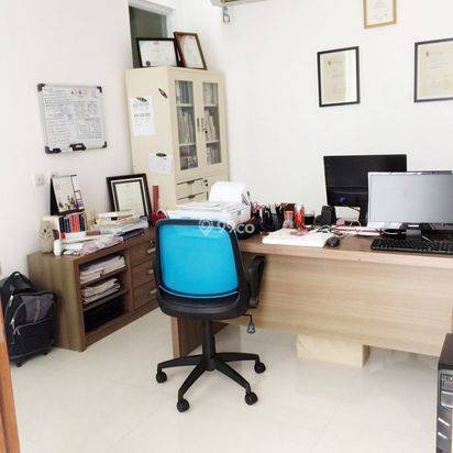 RUMAH MEWAH 3 LANTAI DI DAERAH ELITE RENON