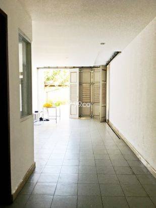 RUMAH MEWAH 3 LANTAI DI DAERAH ELITE RENON