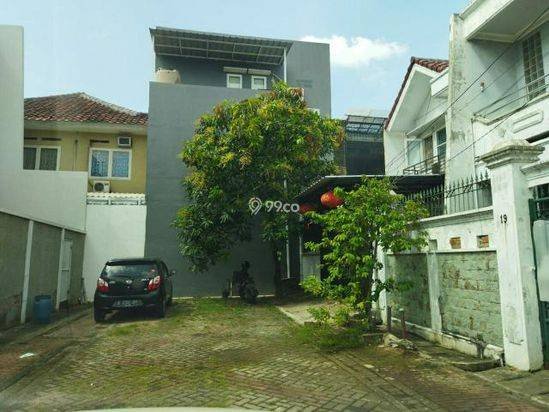 RUMAH DI TAMAN SURYA JAKARTA BARAT