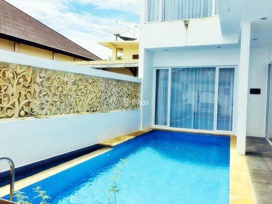 RUMAH MEWAH 3 LANTAI DI DAERAH ELITE RENON