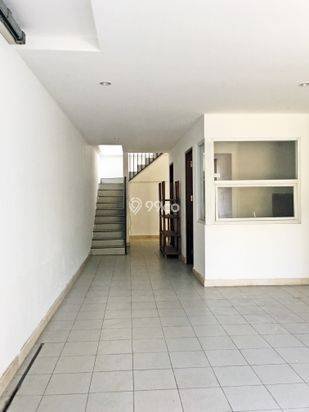RUMAH MEWAH 3 LANTAI DI DAERAH ELITE RENON