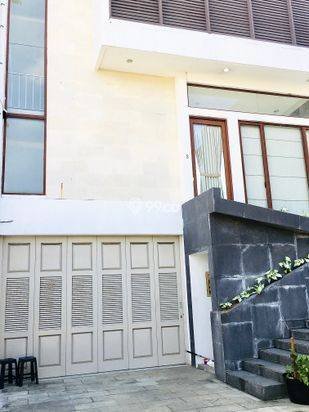 RUMAH MEWAH 3 LANTAI DI DAERAH ELITE RENON