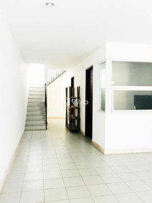 RUMAH MEWAH 3 LANTAI DI DAERAH ELITE RENON