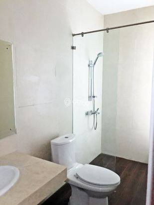 RUMAH MEWAH 3 LANTAI DI DAERAH ELITE RENON