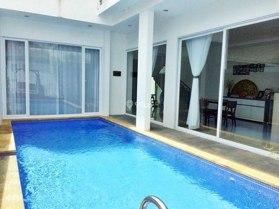 RUMAH MEWAH 3 LANTAI DI DAERAH ELITE RENON