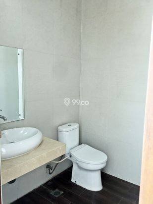 RUMAH MEWAH 3 LANTAI DI DAERAH ELITE RENON