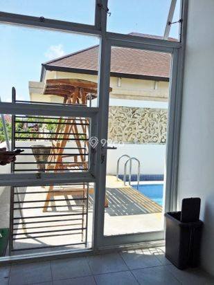 RUMAH MEWAH 3 LANTAI DI DAERAH ELITE RENON