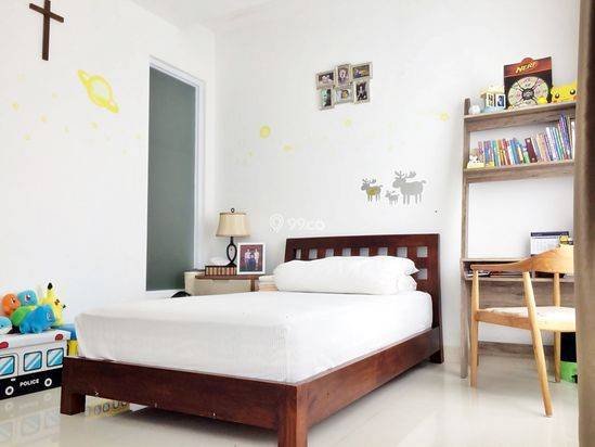 RUMAH MEWAH 3 LANTAI DI DAERAH ELITE RENON
