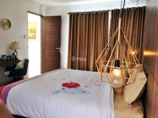 RUMAH MEWAH 3 LANTAI DI DAERAH ELITE RENON