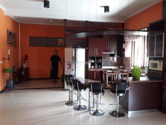 Dijual Murah Rumah mewah 3 lantai dekat wisata Lembang