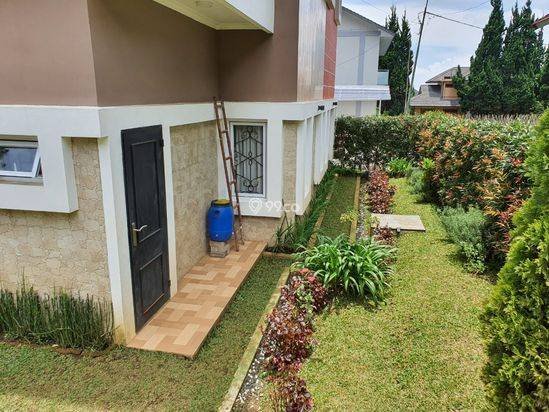 Villa Istana Bunga Lembang - Bandung