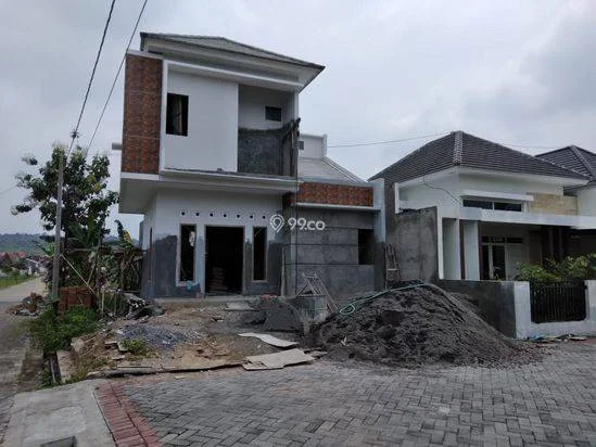 Rumah Mewah Elegan WAHYU UTOMO TOWN HOUSE Ngaliyan Semarang