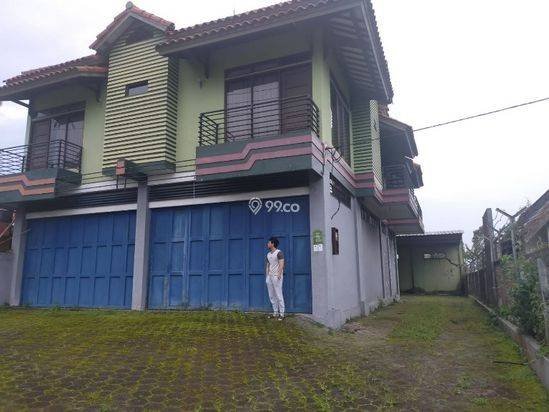 Dijual Murah Rumah mewah 3 lantai dekat wisata Lembang