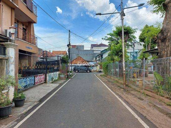 jual rumah tua hoek di Tanah tinggi johar Baru