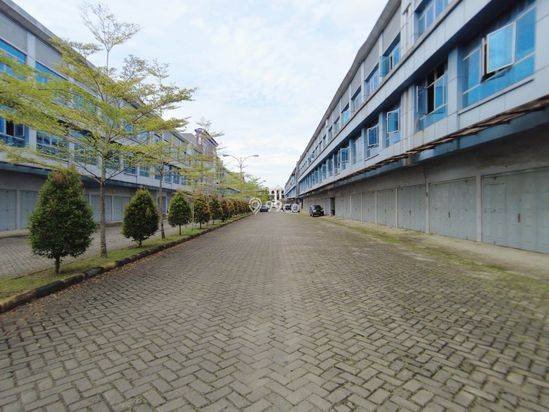 Ruko Gandeng 3 Komplek CBD Polonia ( Padang Golf )