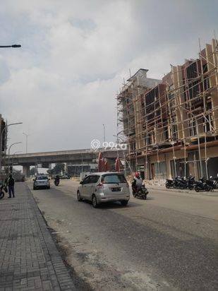 Ruko komersial posisi di pojok lokasi di jln kh soleh iskandar