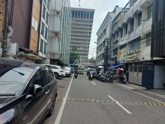 Ruko 3.5 lantai di Jalan Raya Alaydrus, Gajah Mada, Petojo