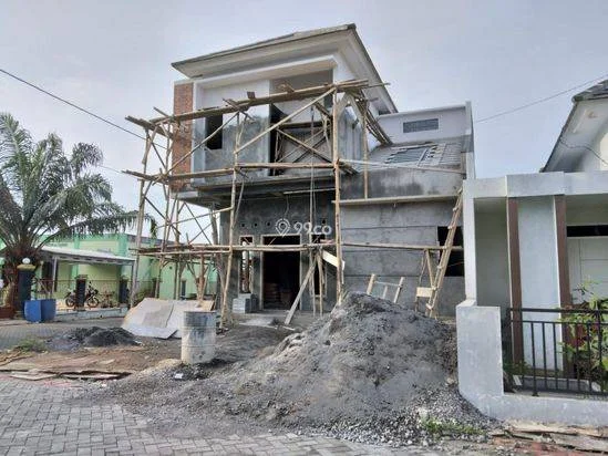 Rumah Mewah Elegan WAHYU UTOMO TOWN HOUSE Ngaliyan Semarang