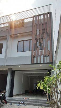NEW GRESS! Raya Semolowaru Tengah, Parkiran Luas, Lokasi Ramai