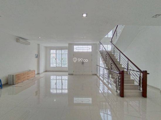 Villa di Jl. Madong Lubis ( Simp Sei Kera )