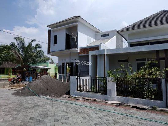 Rumah Mewah Elegan WAHYU UTOMO TOWN HOUSE Ngaliyan Semarang