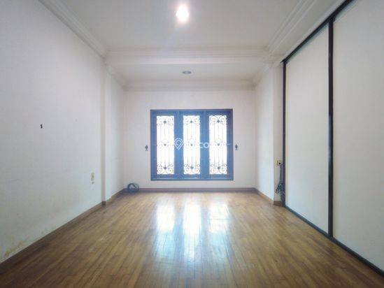 Villa di Jalan Raden Saleh Dalam