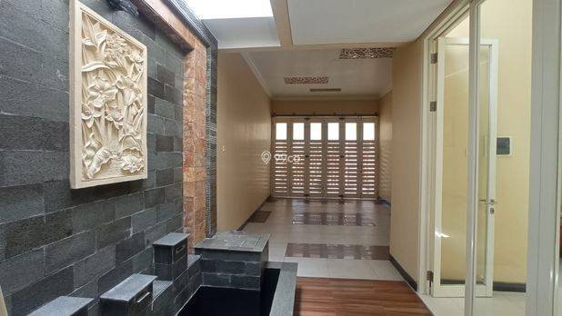 Disewakan Rumah + Kantor/Butik Mewah Baru, Surabaya 110jt/thn Disewakan Rumah + Kantor/Butik Mewah Baru, Surabaya 110jt/thn
