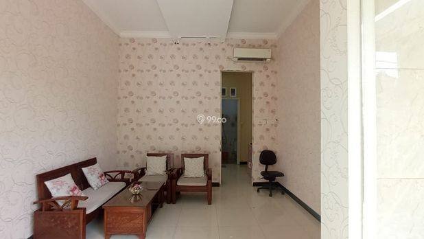 Disewakan Rumah + Kantor/Butik Mewah Baru, Surabaya 110jt/thn Disewakan Rumah + Kantor/Butik Mewah Baru, Surabaya 110jt/thn