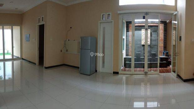 Disewakan Rumah + Kantor/Butik Mewah Baru, Surabaya 110jt/thn Disewakan Rumah + Kantor/Butik Mewah Baru, Surabaya 110jt/thn