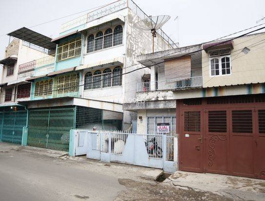 Rumah di Jalan Emas ( Dekat Sabarudin )