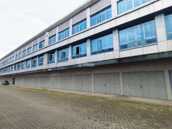 Ruko Gandeng 3 Komplek CBD Polonia ( Padang Golf )