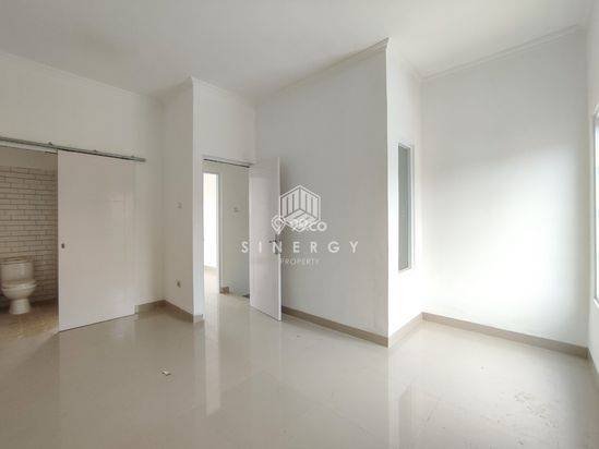 Rumah 2 lantai di selatan jakarta lokasi strategis