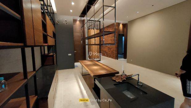 Rumah+Pool di Dharmahusada Indah Selatan, Surabaya