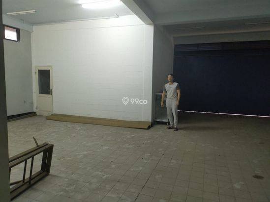 Dijual Murah Rumah mewah 3 lantai dekat wisata Lembang