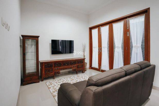 Rumah Kolam Renang Jl DAMAI, Sewa 5KT 2Lantai@ Jakal Kaliurang