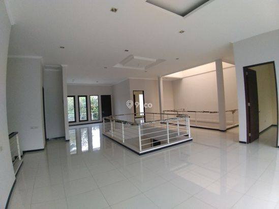 Rumah Mewah 2 Lantai Luas 450 di Araya Golf kota Malang _ 449B