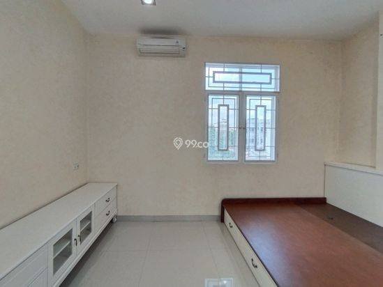 Villa di Jl. Madong Lubis ( Simp Sei Kera )