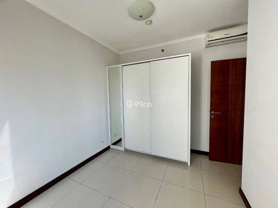 Apartment Waterplace 2BR Surabaya dijual. Semi furnish