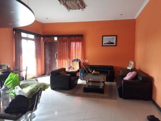 Dijual Murah Rumah mewah 3 lantai dekat wisata Lembang