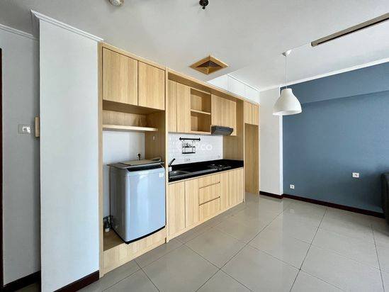 Apartment Waterplace 2BR Surabaya dijual. Semi furnish