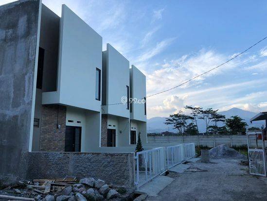 rumah cantik 2 lantai BISA KPR di arcamanik bandung