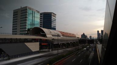 Stasiun LRT Cikoko: Terhubung ke Stasiun KRL Cawang