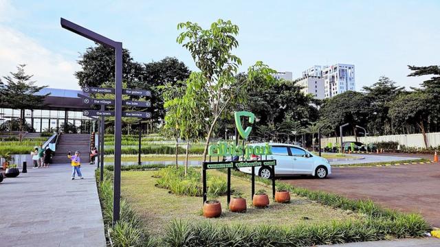 Explore Taman CIBIS Park