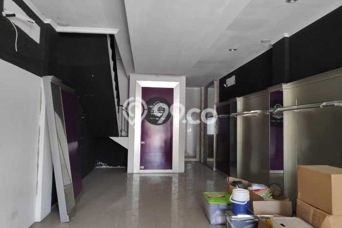 Ruko 3 lantai strategis kawasan bisnis Jalan Setiabudi, Semarang Atas Ruko 3 lantai strategis kawasan bisnis Jalan Setiabudi, Semarang Atas