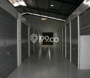 Gudang di tengah kota Gudang di tengah kota