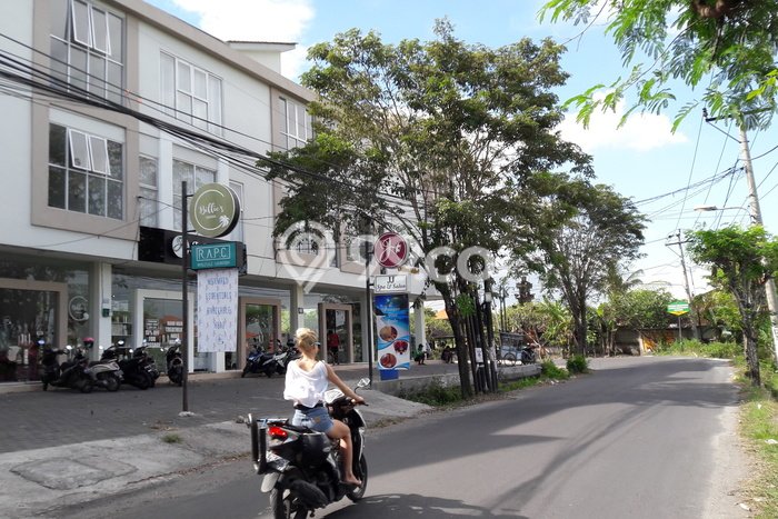 Ruko baru 3 lantai lokasi strategis Ruko baru 3 lantai lokasi strategis