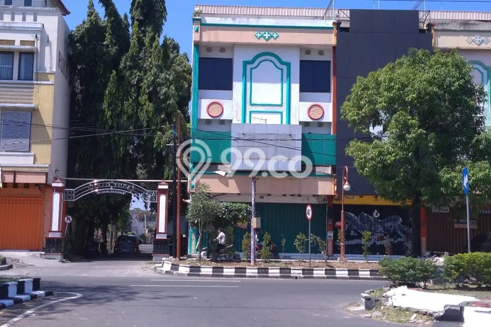 Ruko untuk Disewa di Pusat Surakarta Luas Bangunan 250m2 Ruko untuk Disewa di Pusat Surakarta Luas Bangunan 250m2