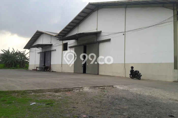 Disewakan Gudang di Kawasan Ramai Jurumudi Luas 1800m2 Disewakan Gudang di Kawasan Ramai Jurumudi Luas 1800m2